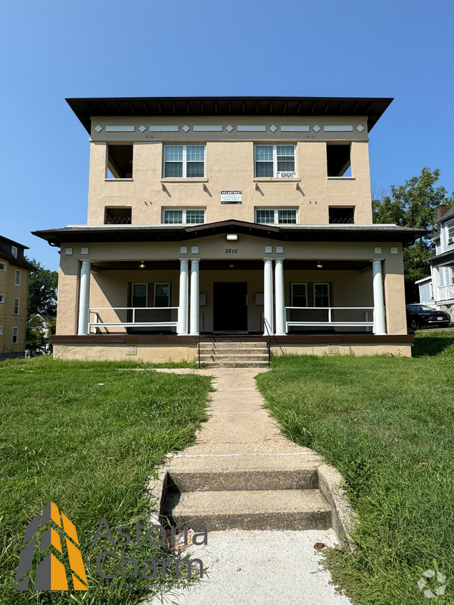 Building Photo - 2210 Roslyn Ave Rental