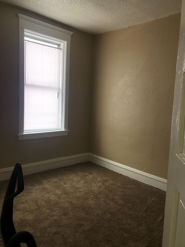 Photo - One bedroom apartment west side of Saint Paul Unit 10