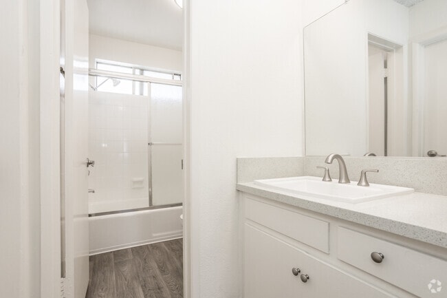 1HAB, 1BA - 648 ft²