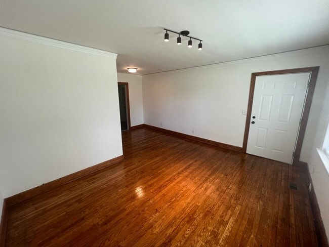 Photo - 903 E Lytle St