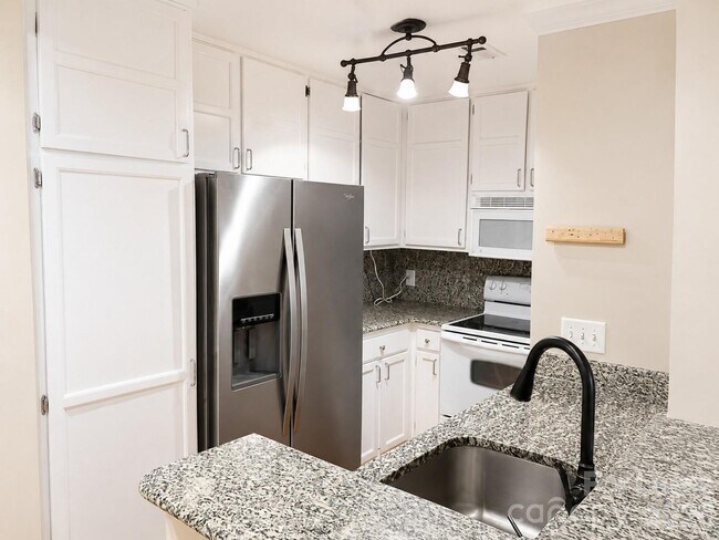 Photo - 1109 E Morehead St Unit 10