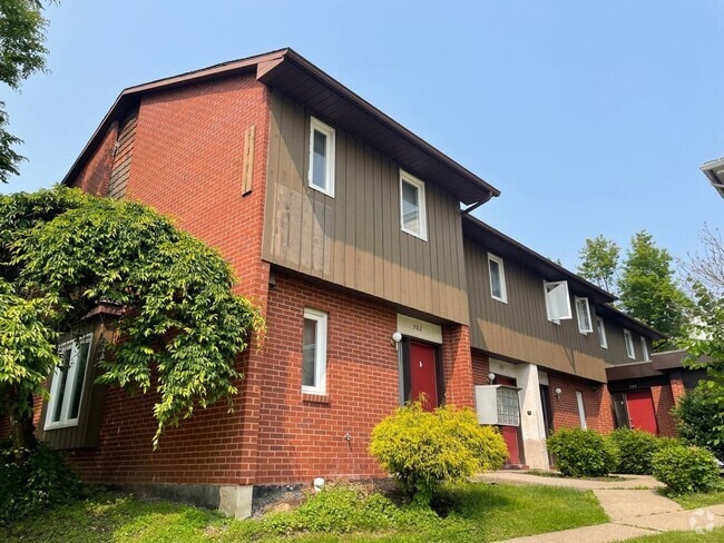 Building Photo - Fall Semester Lease Available! 2 Bedroom T... Rental