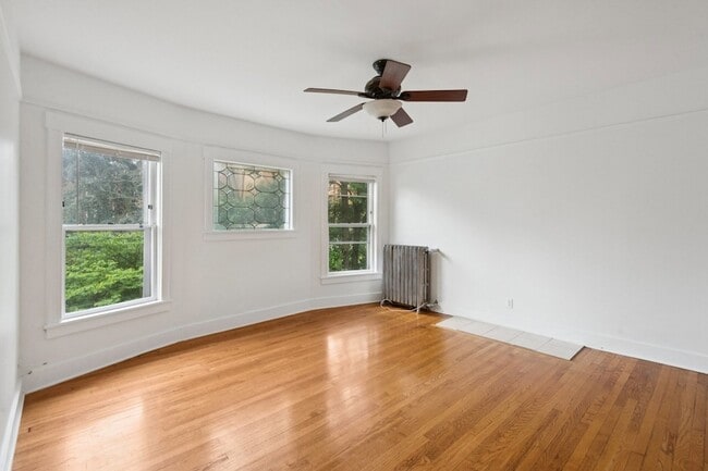 Photo - 807 Greenleaf St