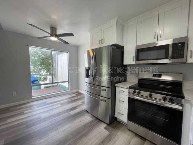 Photo - 1817 E Grand Ave