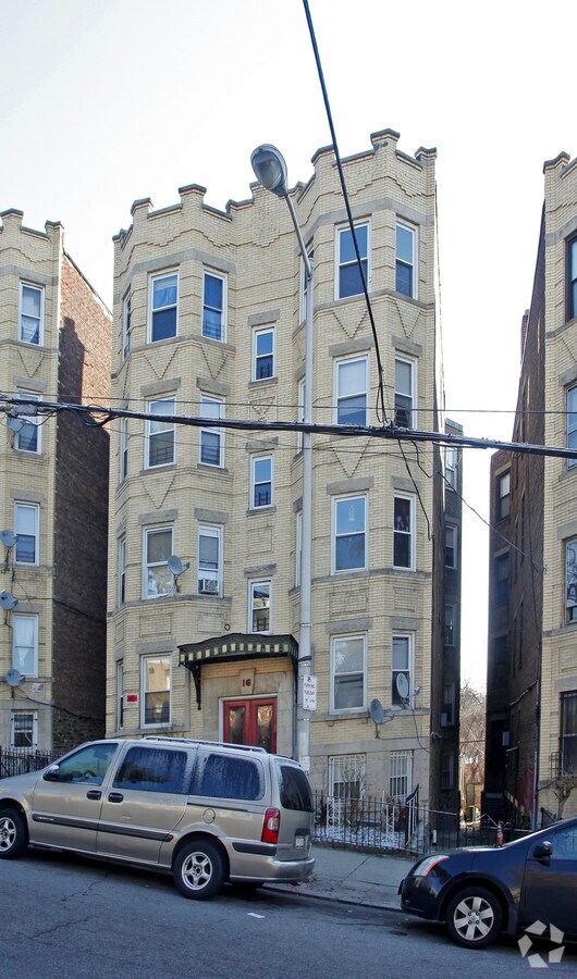 Photo - 16 Locust Hill Ave Apartments