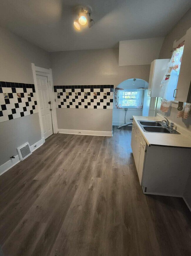 Photo - 820 Butler St Unidad Lower