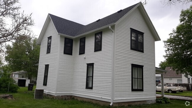 Building Photo - 1318 W 4th St Rental