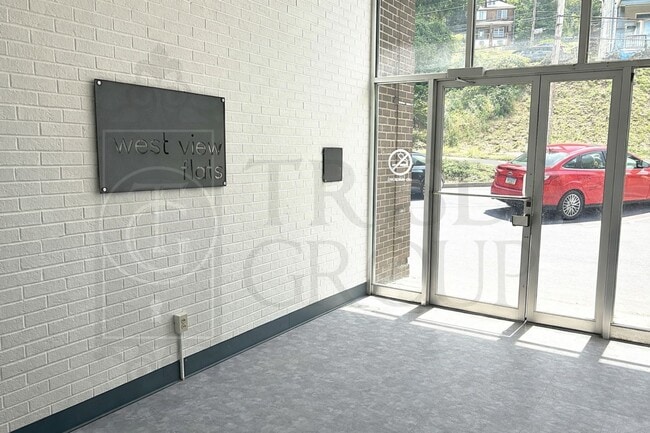 Photo - Move In Ready! North Hills School District, Parking, Updated 2 BR, Quartz Countertops, AC, Laundr... Unit PER336-404