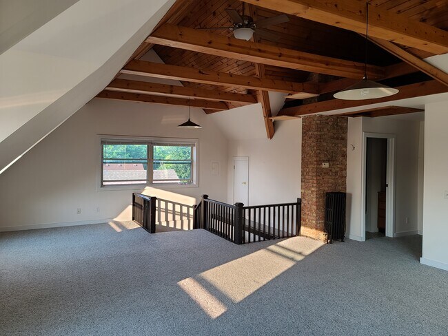 Photo - 729 E Gorham St Unidad 3