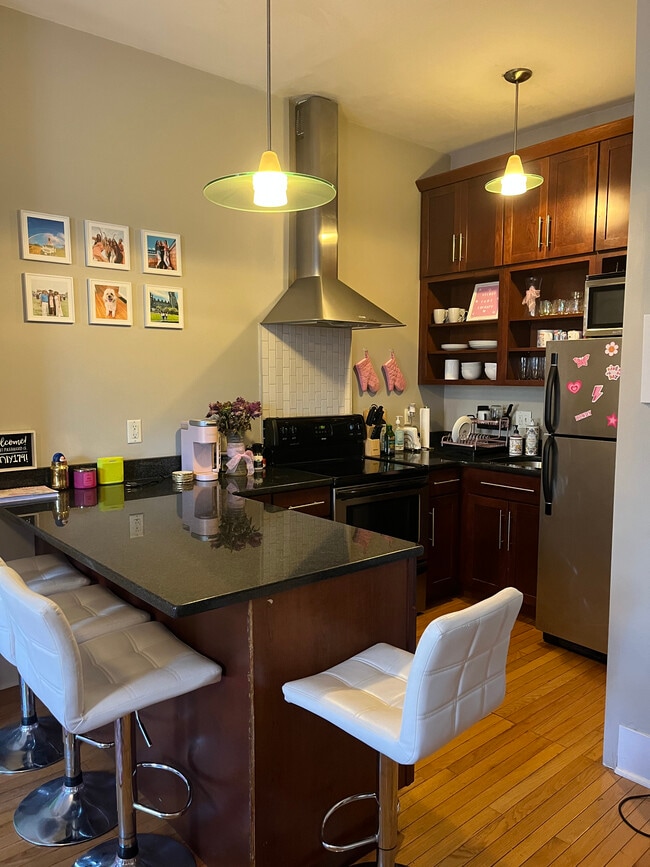 Building Photo - 656 Tremont St Unit # 4 Rental