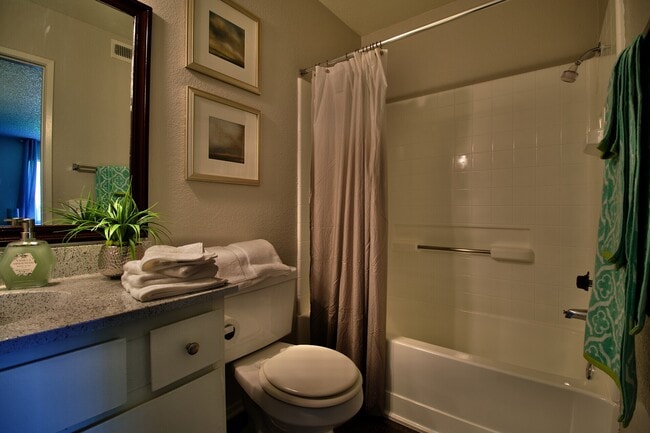 Building Photo - 200 S Linden Ave Unit 50