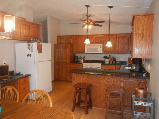 Photo - 208 Arch St