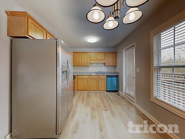 Photo - 6345 Queensdale Dr
