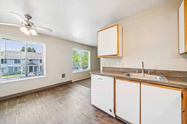 Photo - Bristol Court Apartments