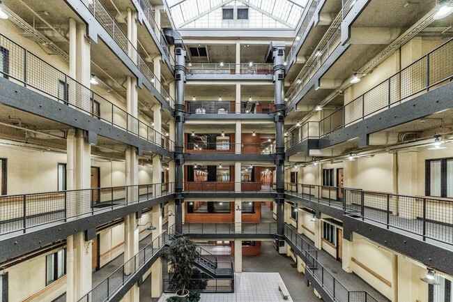 Building Photo - The Globe Apartments