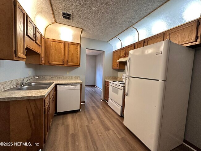 Photo - 1114 W Romaine Cir