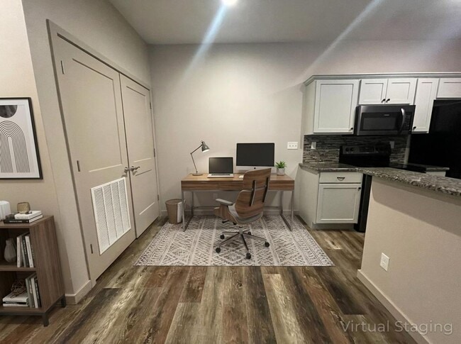Building Photo - 2 Bedroom 2 Bath Garden Level Lakeside Apartment for rent in  Branson, MO - Offering Flexible Lea... Unit 134