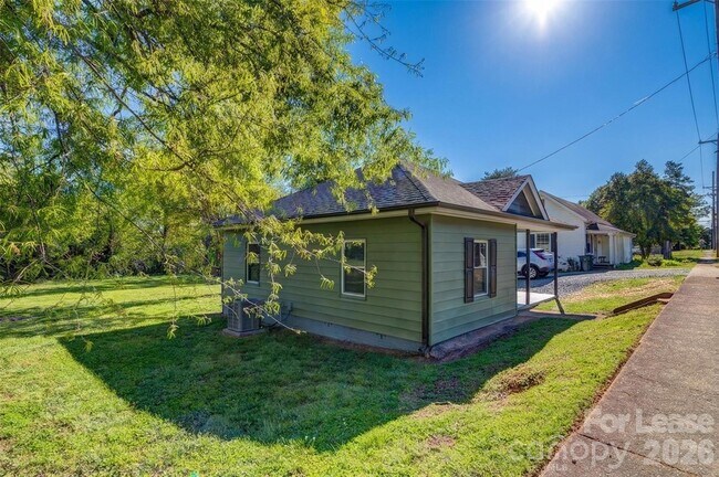 Photo - 221 Walker St