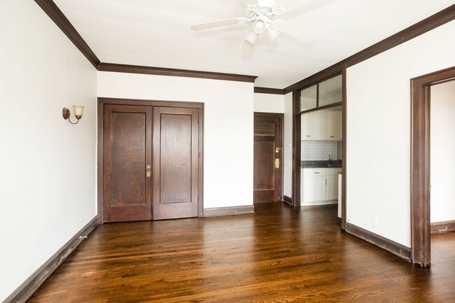 Photo - 1367 E 53rd St Unit 212