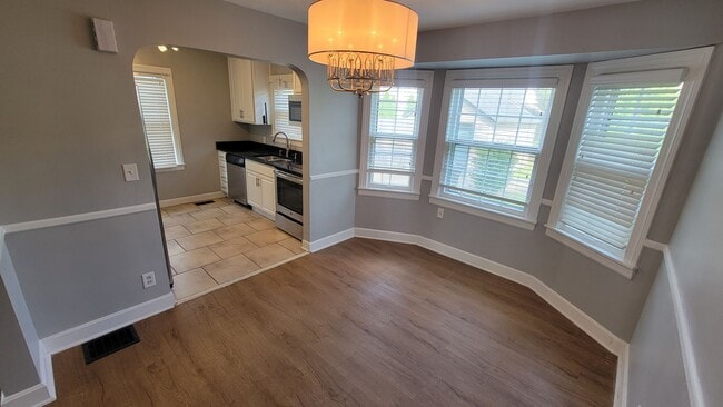 Photo - Clean 4 Bedroom With Immense Space In St. Matthews
