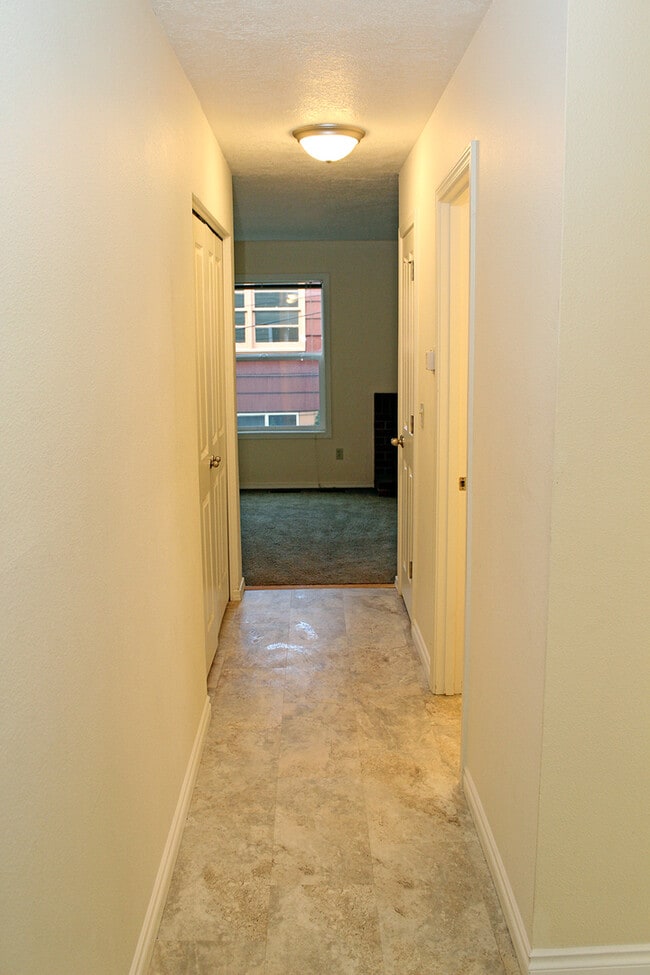 Photo - 3805-3805 SE Cesar Estrada Chavez Blvd Unidad 3803 - 01