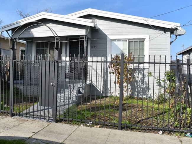 Great 4 Bedroom 2 Bath House - Great 4 Bedroom 2 Bath House