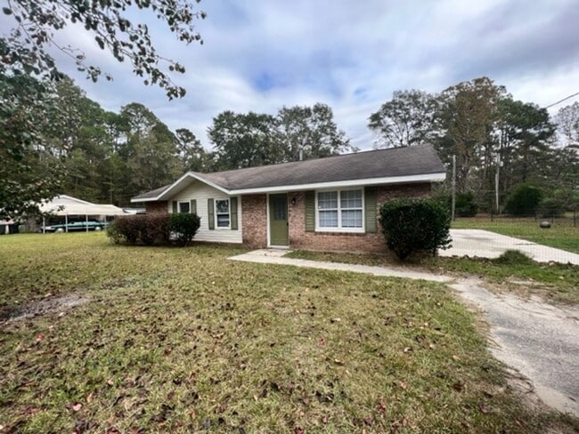 Building Photo - Three Bedroom in Ridgeland