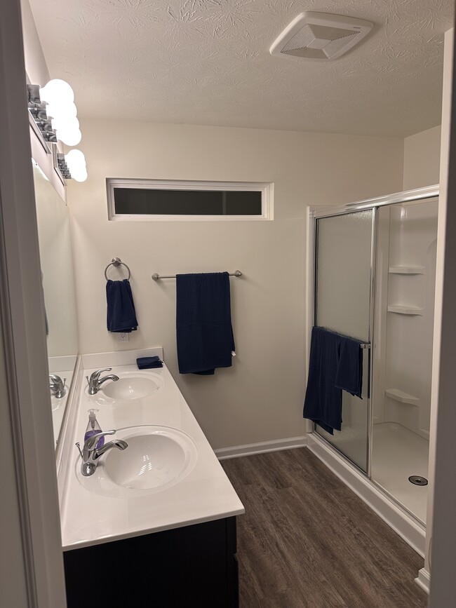 Photo - 992 Cass Dr