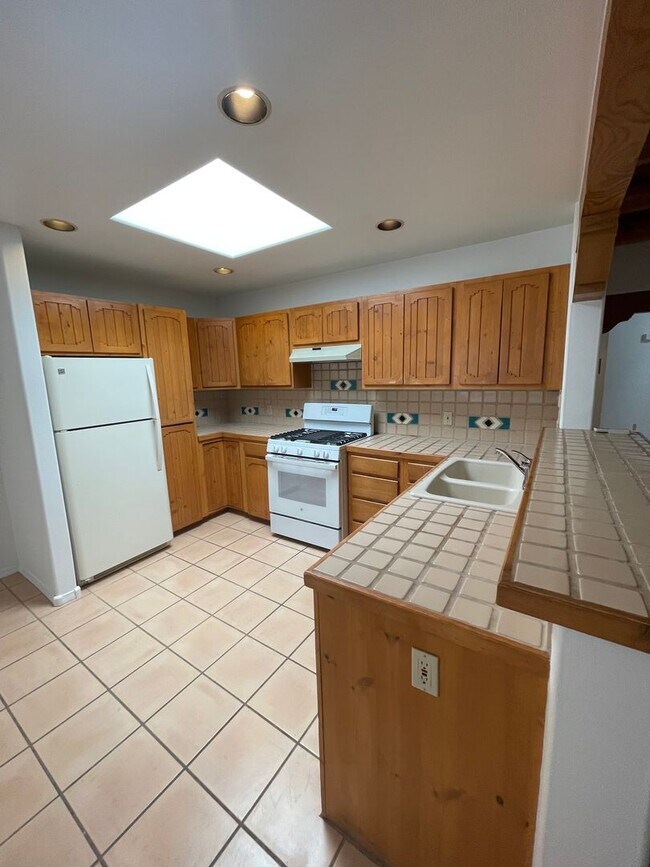 Nice & Clean 3 bedroom, 2 full bath w/2 ca... Rental For Rent in Santa