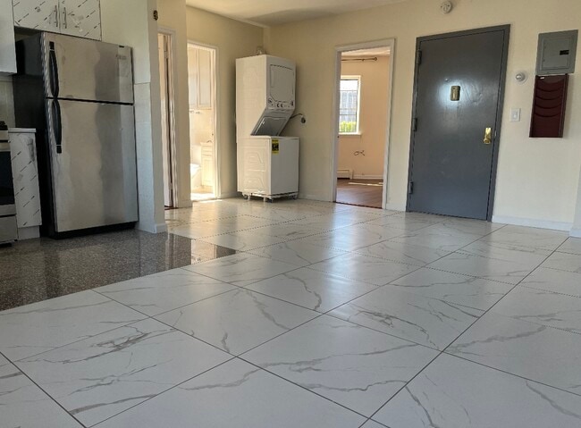 Photo - 7326 Queens Midtown Expy Unidad 3