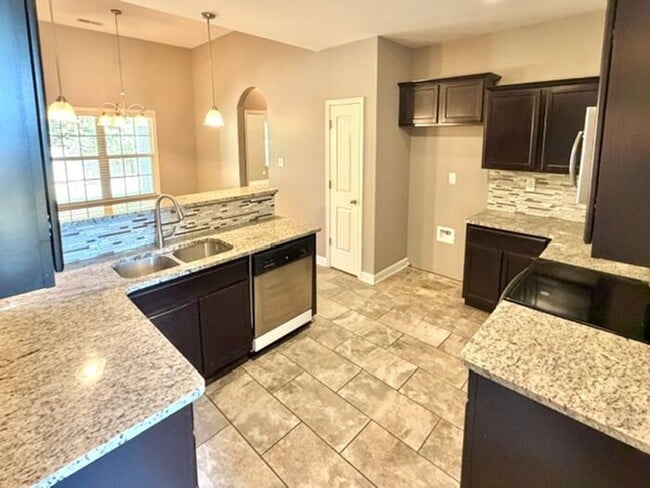 Now Leasing a 5 Bedrom 3 Bath Home In Olive Branch