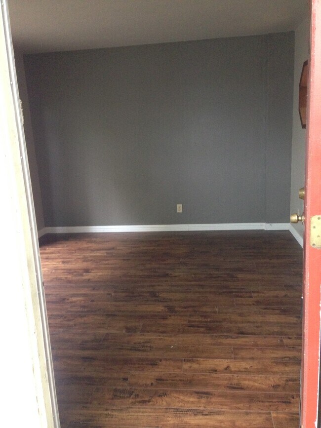 Front entrance - 318 Market St