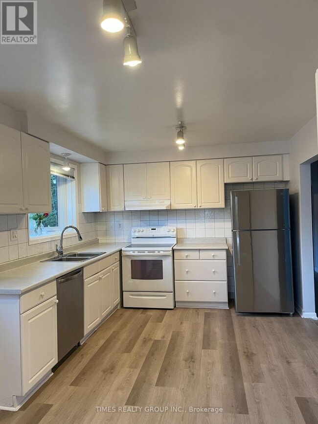 Photo - 3346 Ivernia Rd