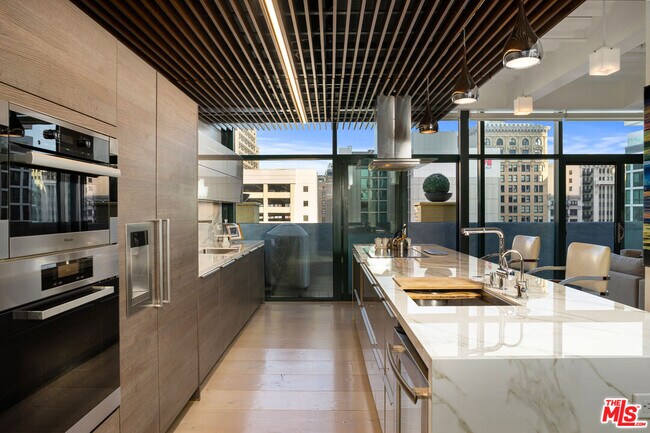 353 S Broadway Unidad Penthouse
