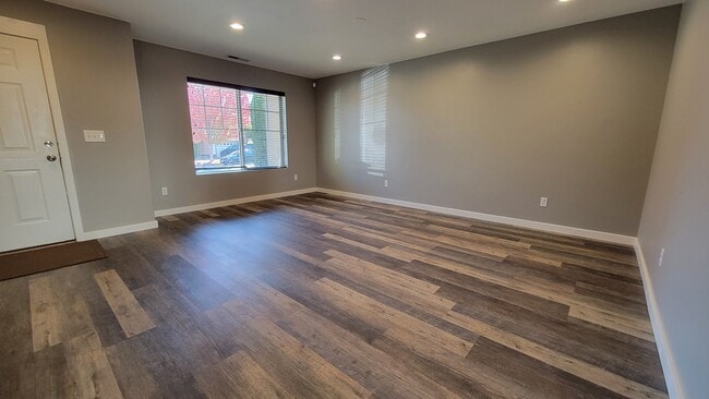 Photo - 20379 Corbridge Rd SE
