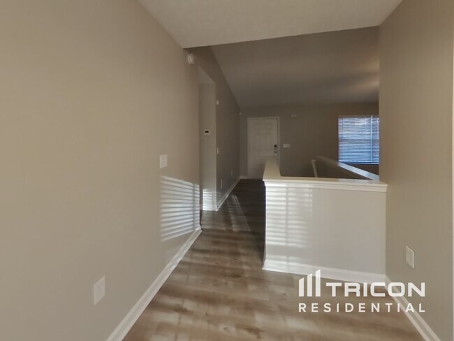 Photo - 829 Twin Oaks Ln