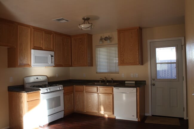 Building Photo - Flint Duplex Unit B