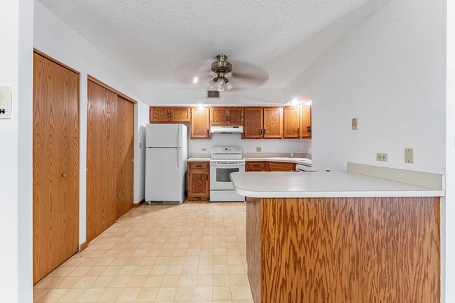 Photo - 884 N Prairie Ave