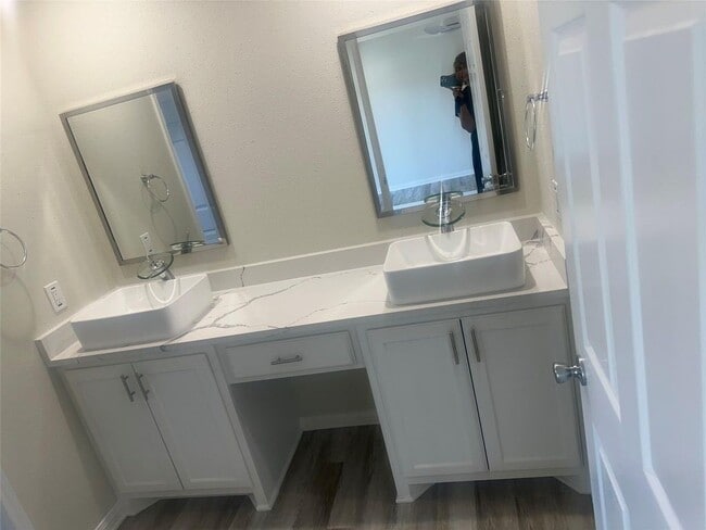 Building Photo - 2668 Bering Dr Unit 2668