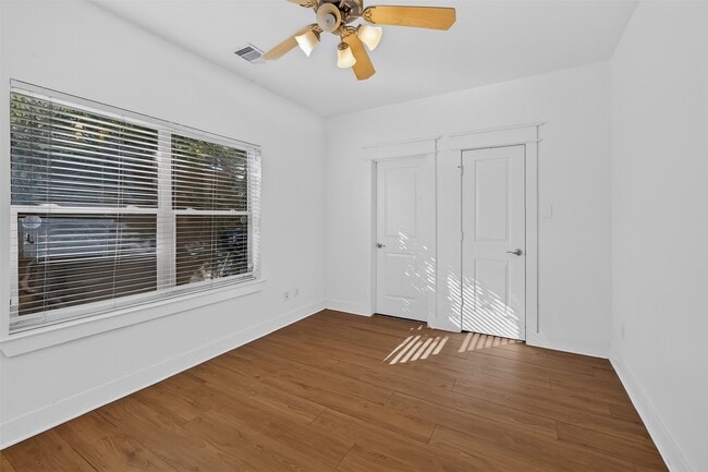 Photo - 205 Riley Ln