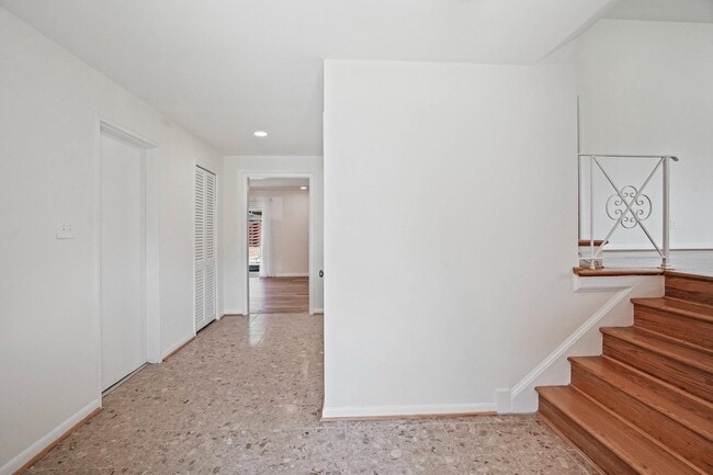 Photo - 6607 Lone Oak Dr