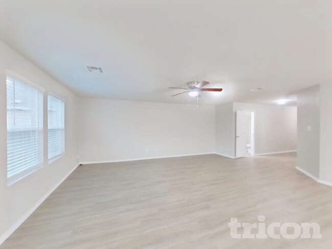 Photo - 8902 Lamus Wheel