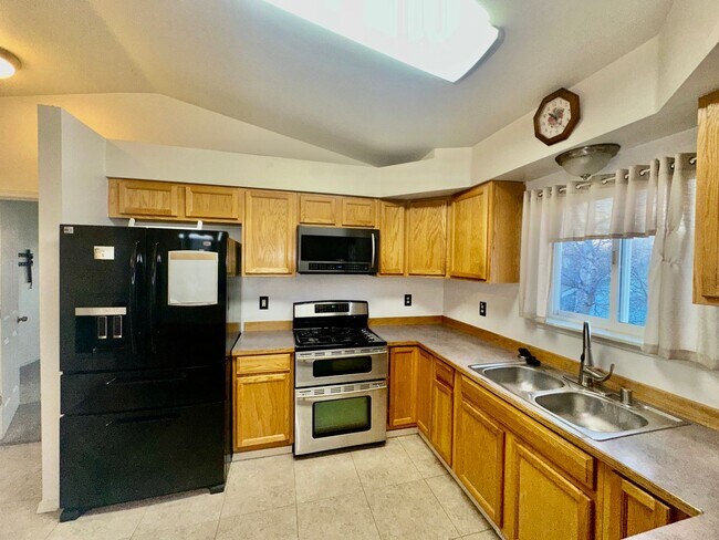 Photo - Check out the private fenced backyard!