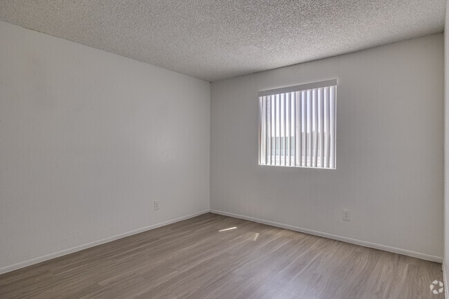 2BR, 1BA - 800SF - Bedroom 1