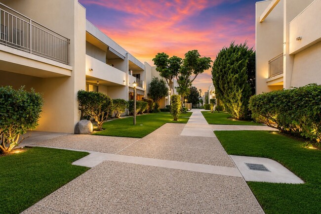 Commodore Apartments