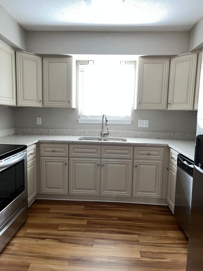 Photo - Two Bedroom 2.5 Bath Located in Riverbend