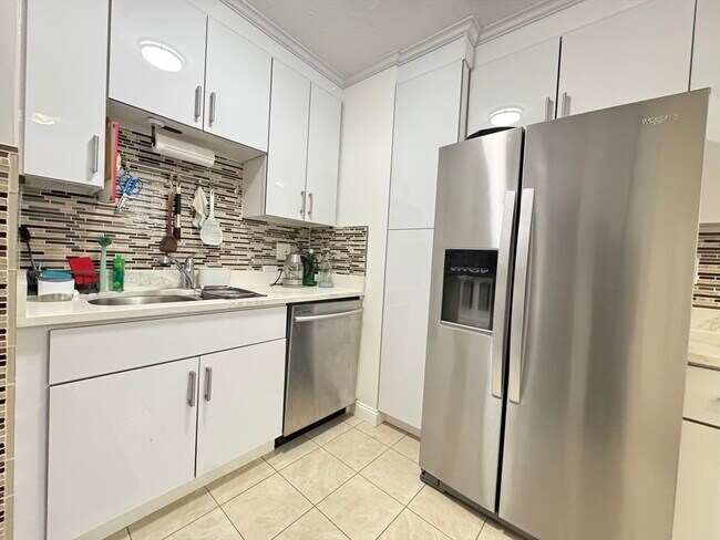 Photo - 18 Buckley St Unit 2