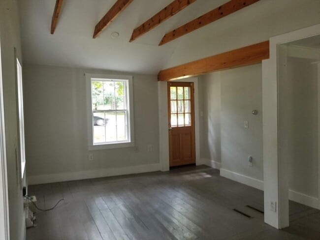 Photo - 980 Careswell St