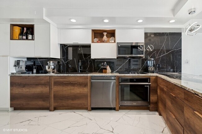 Photo - 300 N State St Unit 3405