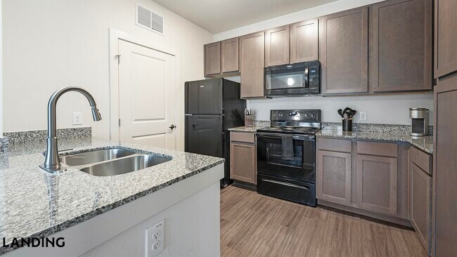 Photo - 2115 Windsor Blvd Unidad 6106
